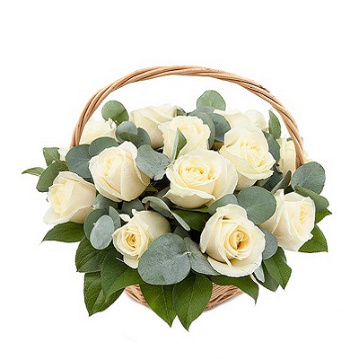 Кошик 15 білих троянд ― Floristik — доставка квітів по всій Україні