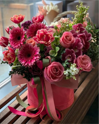 Коробка цветов размер M ― Floristik — доставка цветов по всей Украине