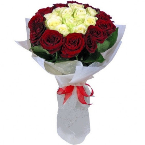 Микс 25 белых и красных роз. Купить Микс 25 белых и красных роз в интернет-магазине Флористик