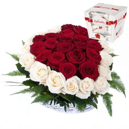 Серце білих і червоних троянд ― Floristik — flower delivery all over Ukraine