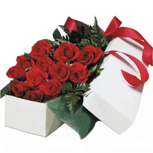15 красных роз. Купить 15 красных роз в интернет-магазине Флористик